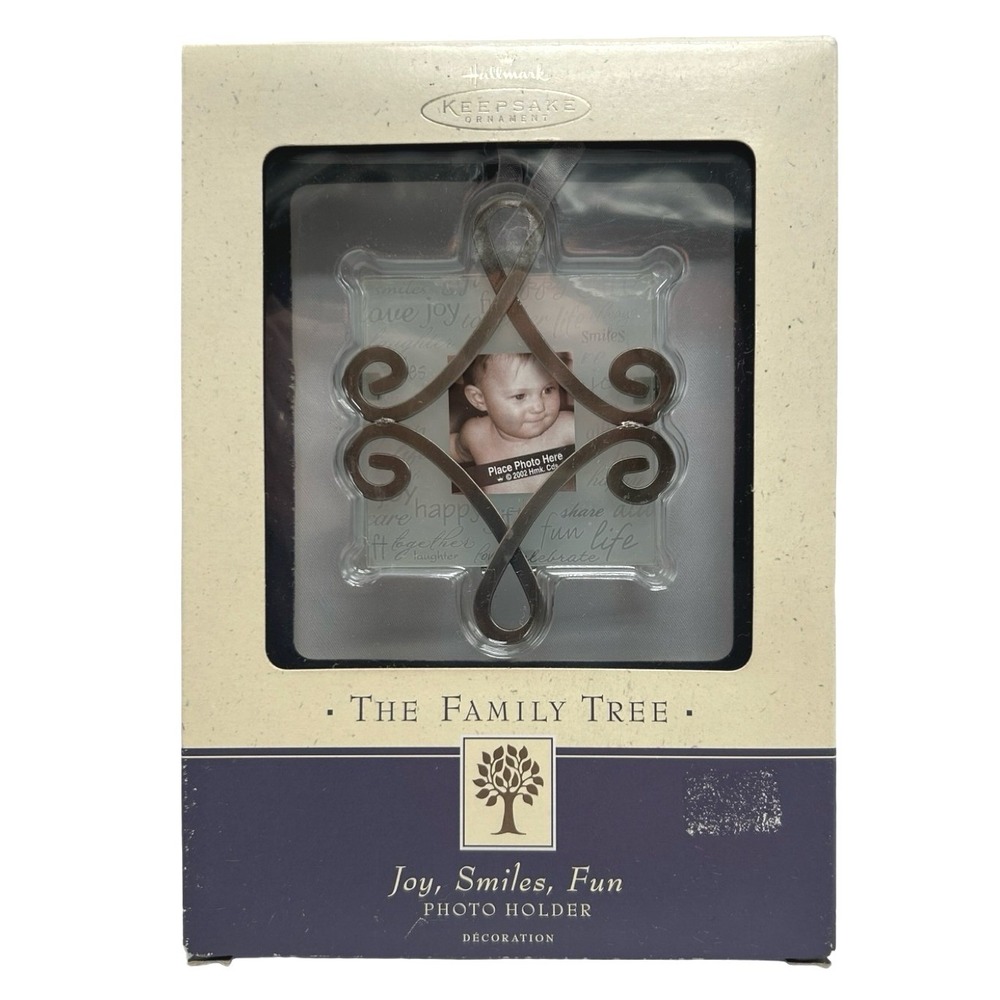 Hallmark 2002 Keepsake Ornament The Family Tree Joy Smiles Fun Photo Holder